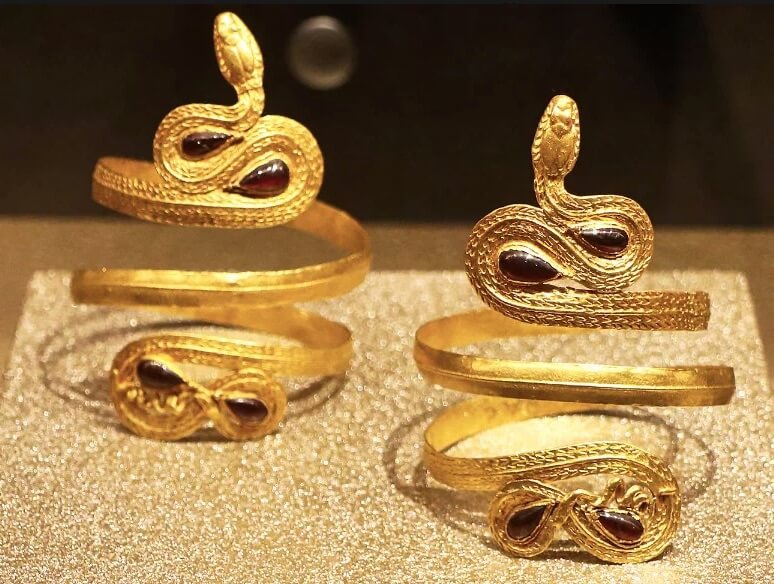 Древнеегипетские украшения со змеями