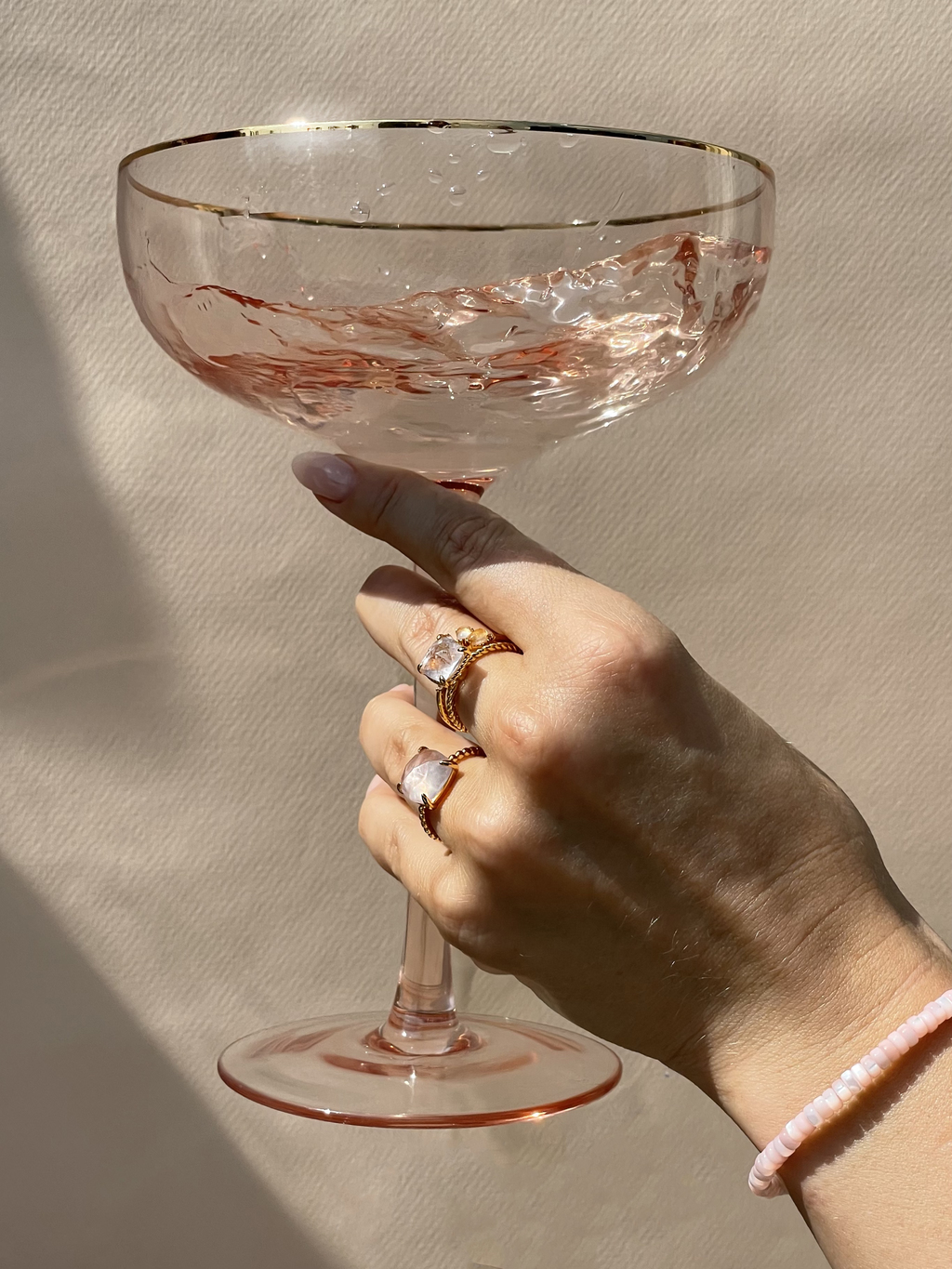 Кольцо "Диадема" с розовым кварцем в золотом напылении от магазина LunaLu