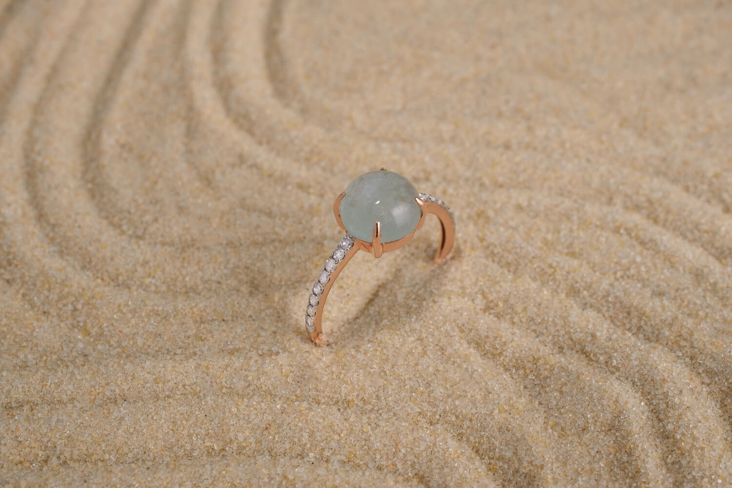 Фото украшения LunaLu с камнем аквамарин