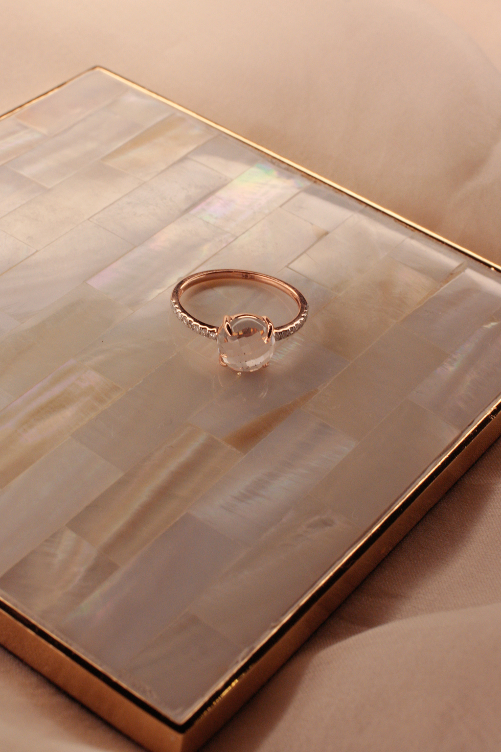 Кольцо золотое с кварцем и бриллиантами от магазина LunaLu