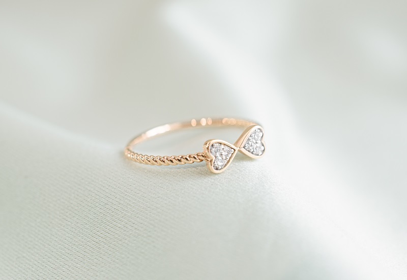 Кольцо "Два сердца"  золотое с бриллиантами от магазина LunaLu