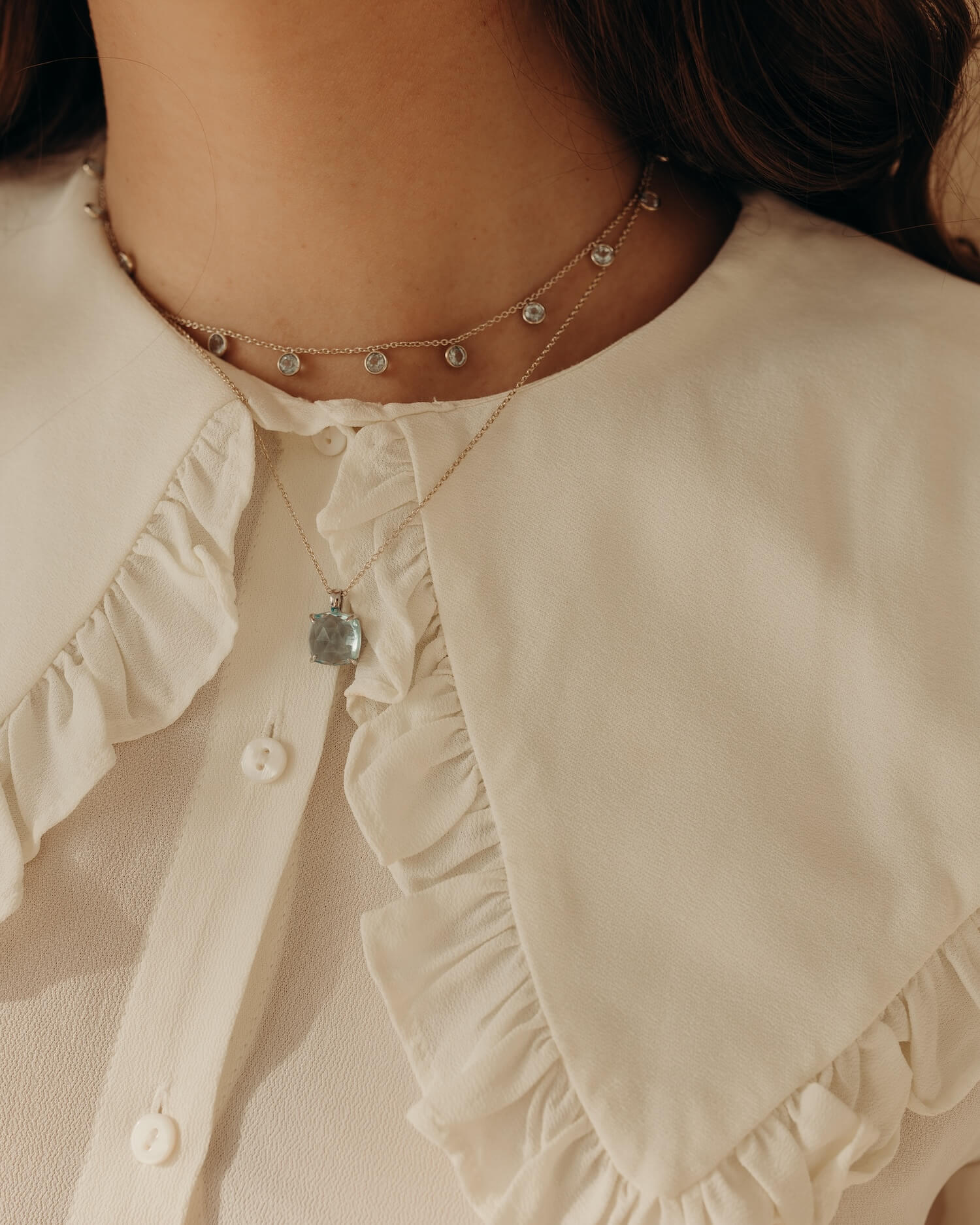 Фото украшения LunaLu с камнем топаз