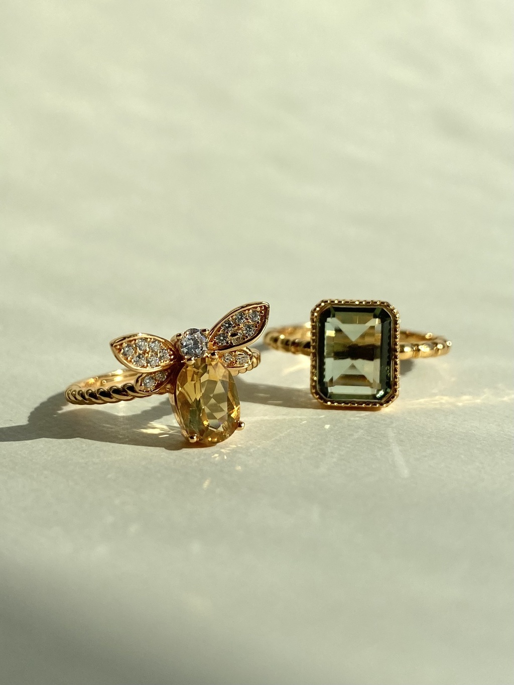 Кольцо Пчелка с цитрином и цирконами от магазина LunaLu