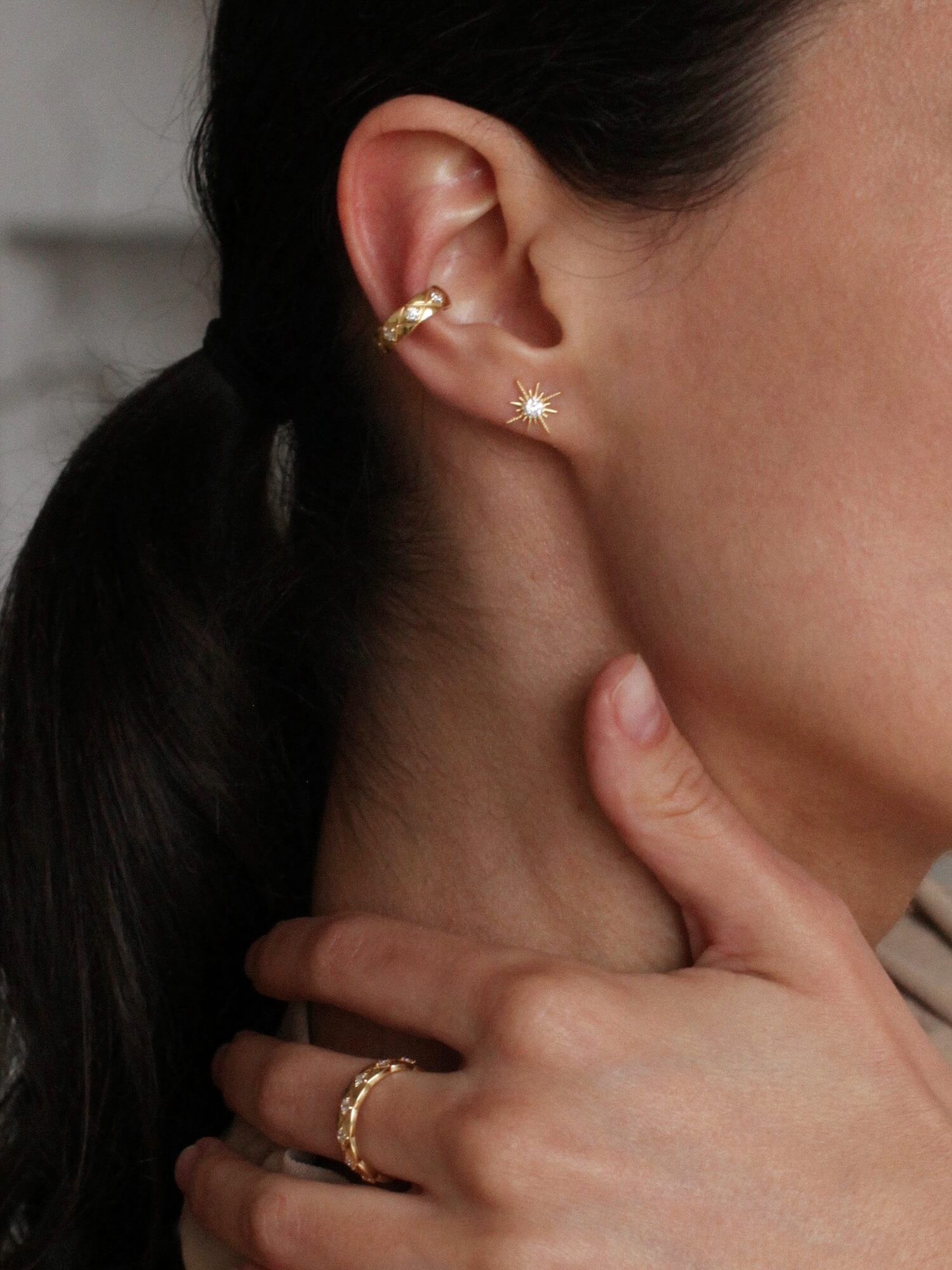 Фото украшения LunaLu с камнем циркон