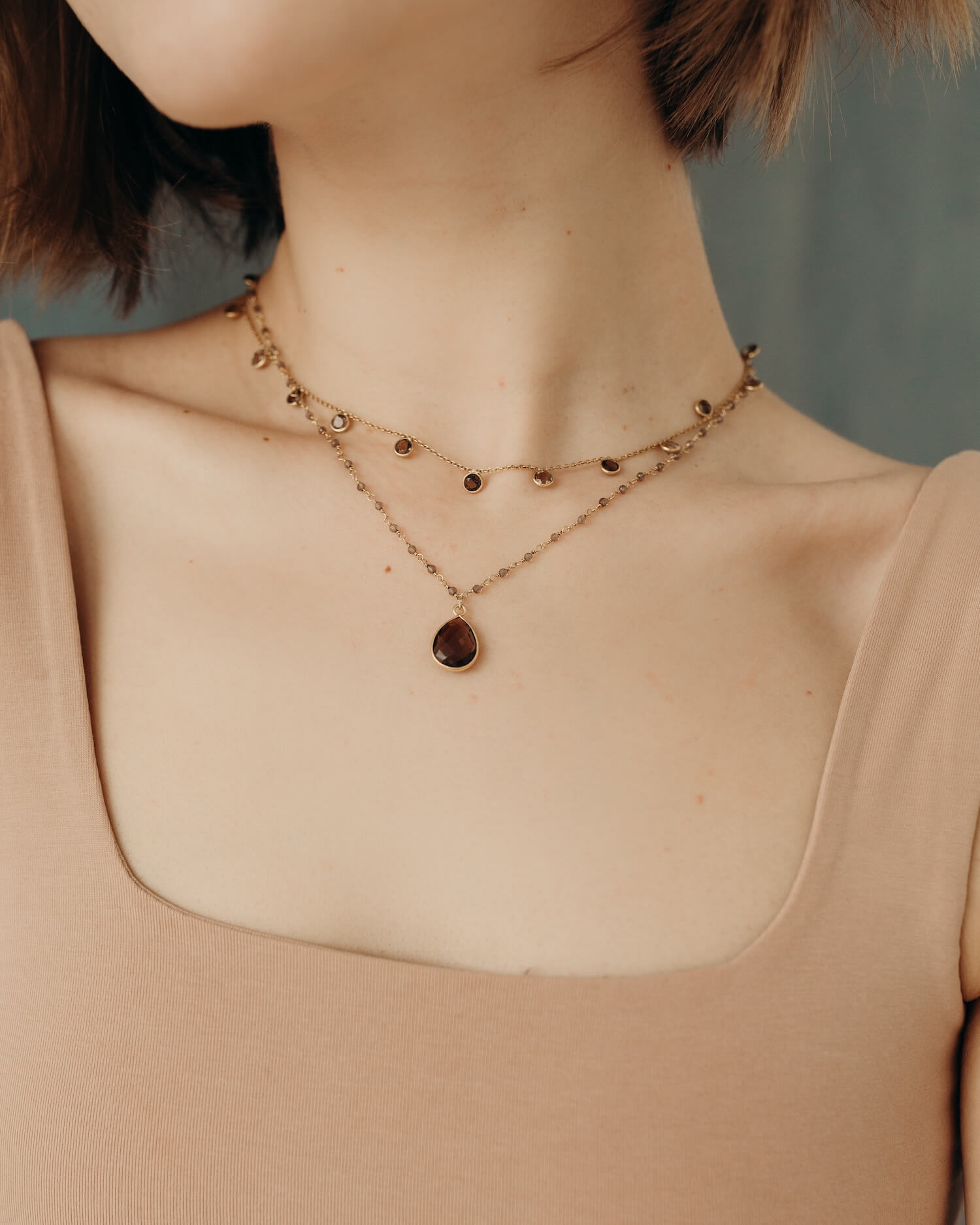 Фото украшения LunaLu с камнем дымчатый кварц