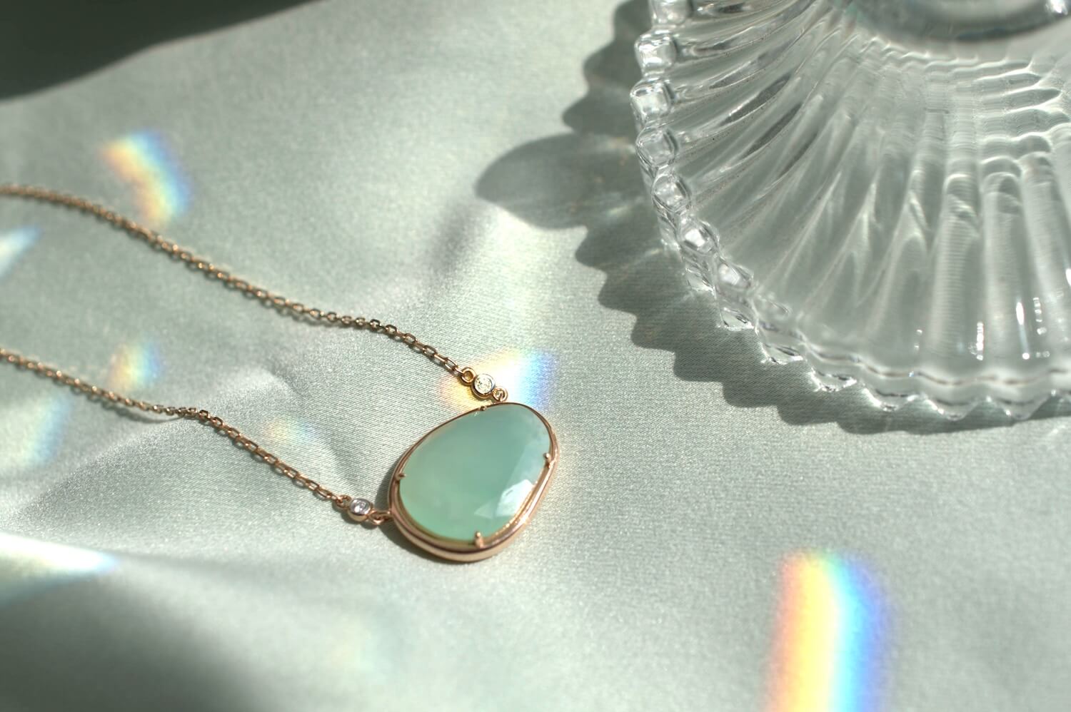 Фото украшения LunaLu с камнем хризопраз