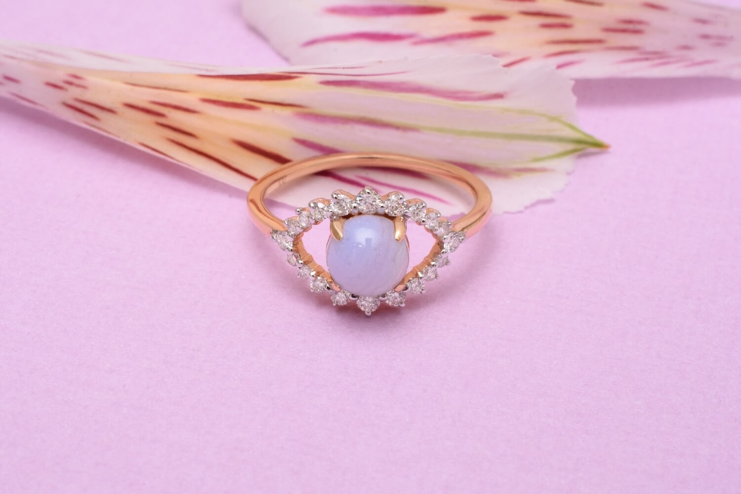 Фото украшения LunaLu с камнем агат