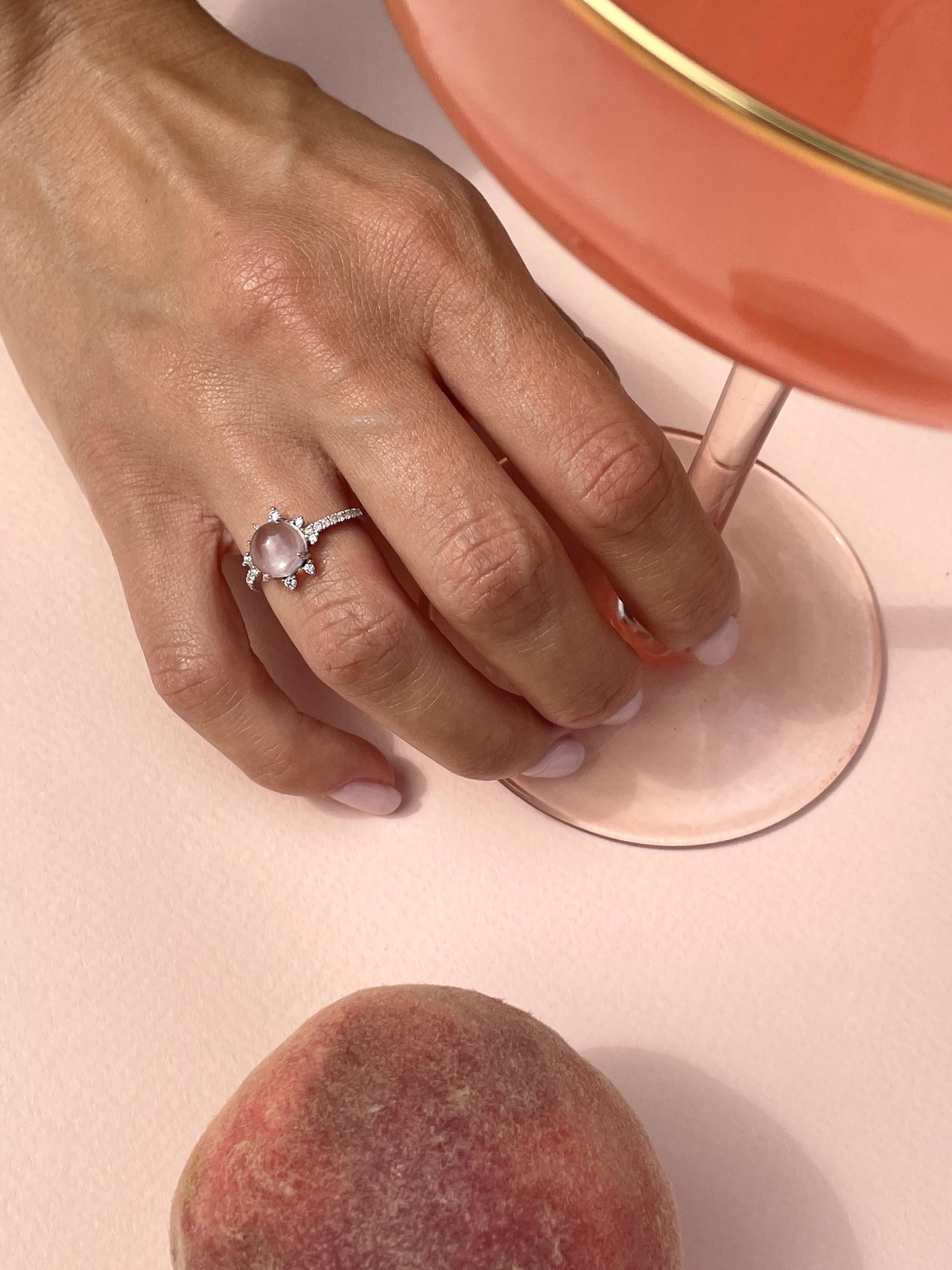 Кольцо с кварцем и бриллиантами в белом золоте от магазина LunaLu