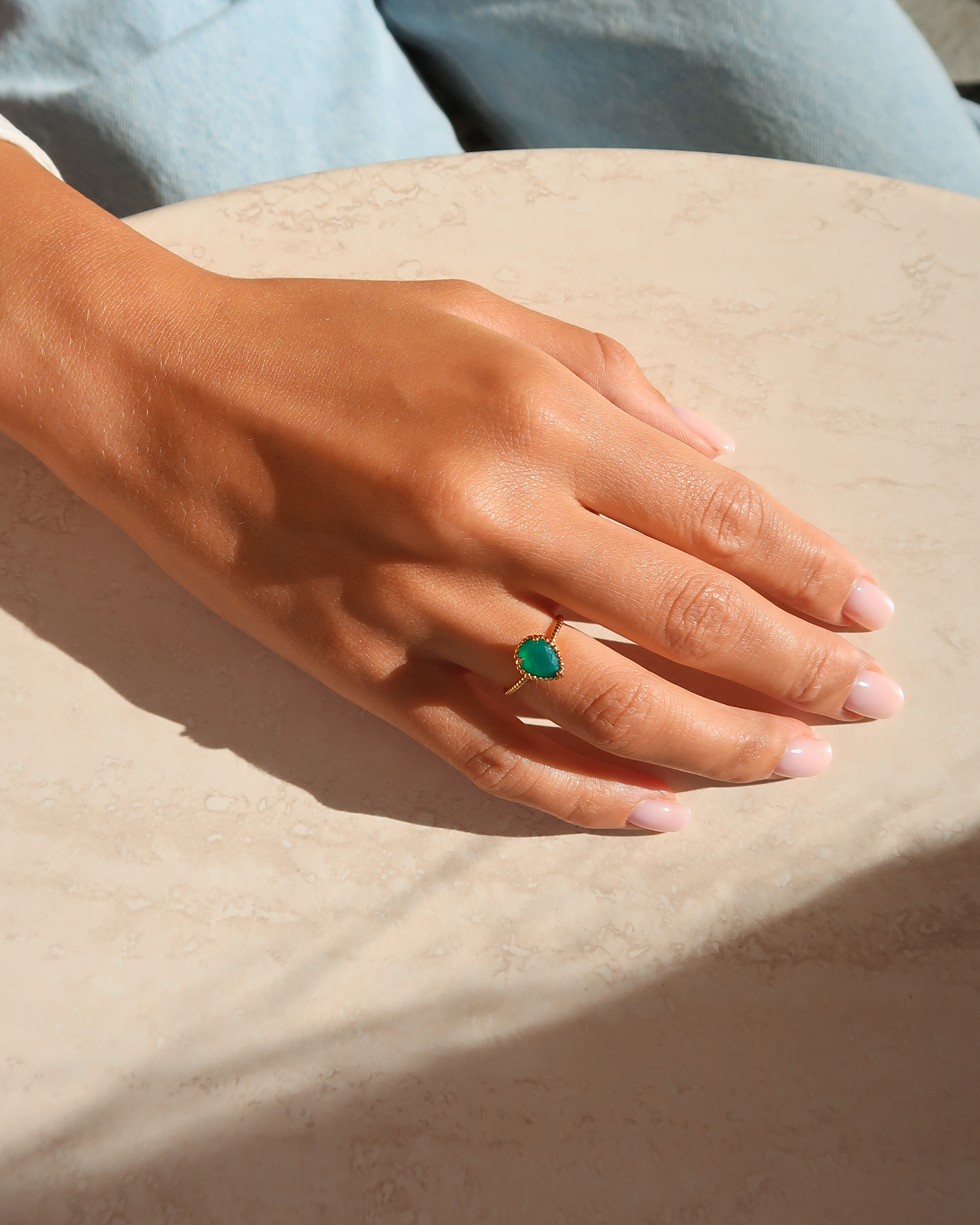 Кольцо с зеленым агатом в виде капли от магазина LunaLu