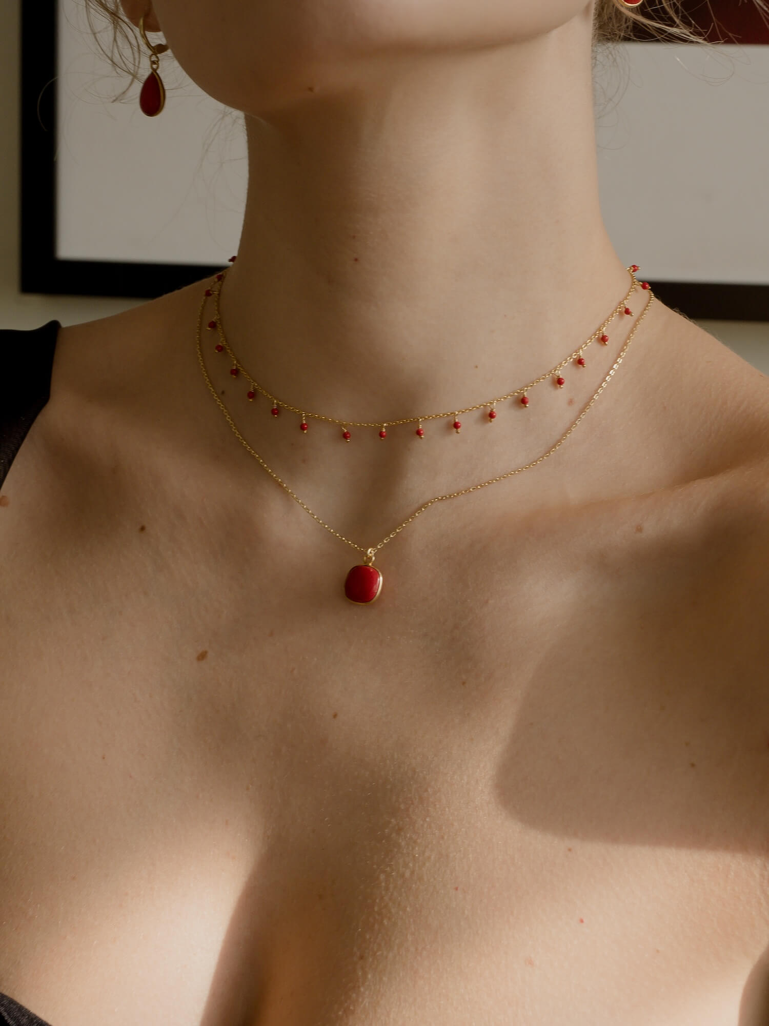 Фото украшения LunaLu с камнем коралл